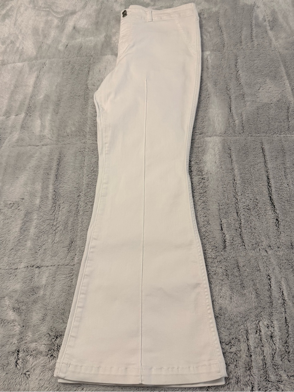 American Eagle Next Level Super High Rise Flare Jeans White 18 Short